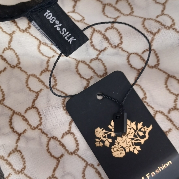 Large Italian silk wrap Gucci Style scarf - Picture 3 of 4